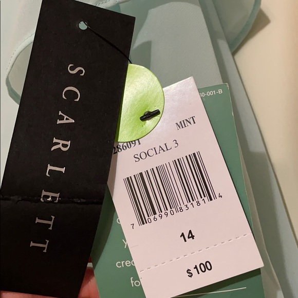 Dress - Picture 5 of 5